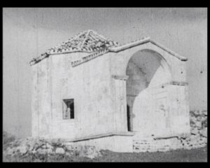 Залишки середньовічного міста-фортеці Чуфут-Кале в гірському регіоні Криму, за 3 км на схід від Бахчисарая