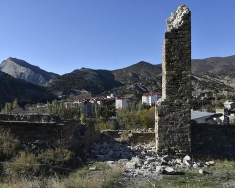 У 2015 році обвалилася частина давньої вежі Генуезької фортеці у Судаку