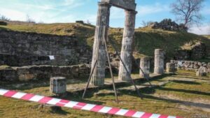 Ancient columns on the ruins of the ancient Greek Panticapaea (modern Kerch) first strongly tilted, and then disappeared altogether, February 2019.