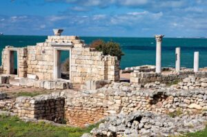 Convention Concerning the Protection of the World Cultural and Natural Heritage as an Instrument for the Protection of Monuments in the Occupied Crimea