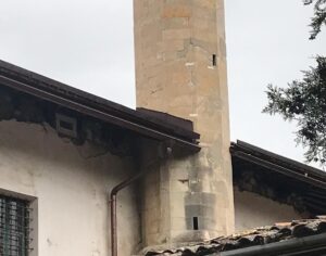 A crack on the Eastern minaret