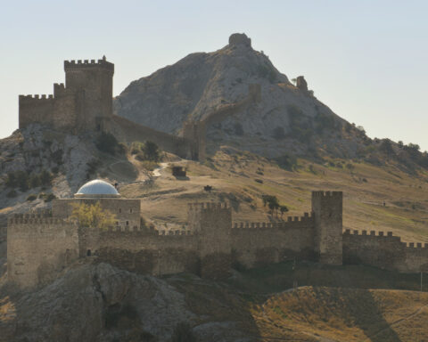 Падишах-Джамі (Храм з аркадою)