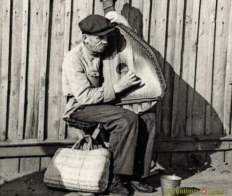 Yevhen Adamtsevych: kobzar who rested in the Crimean land