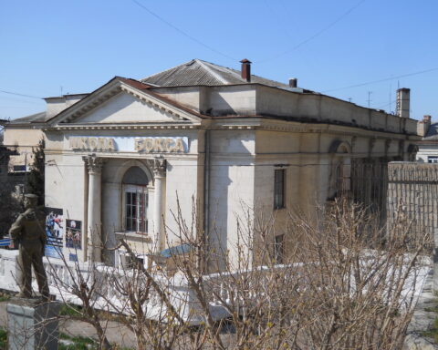 Будівля кенаси м. Севастополь