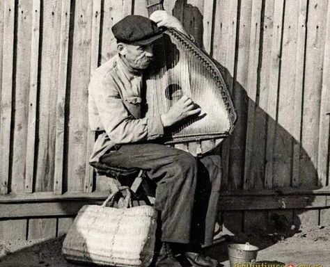 Євген Адамцевич: кобзар, що спочив у кримській землі